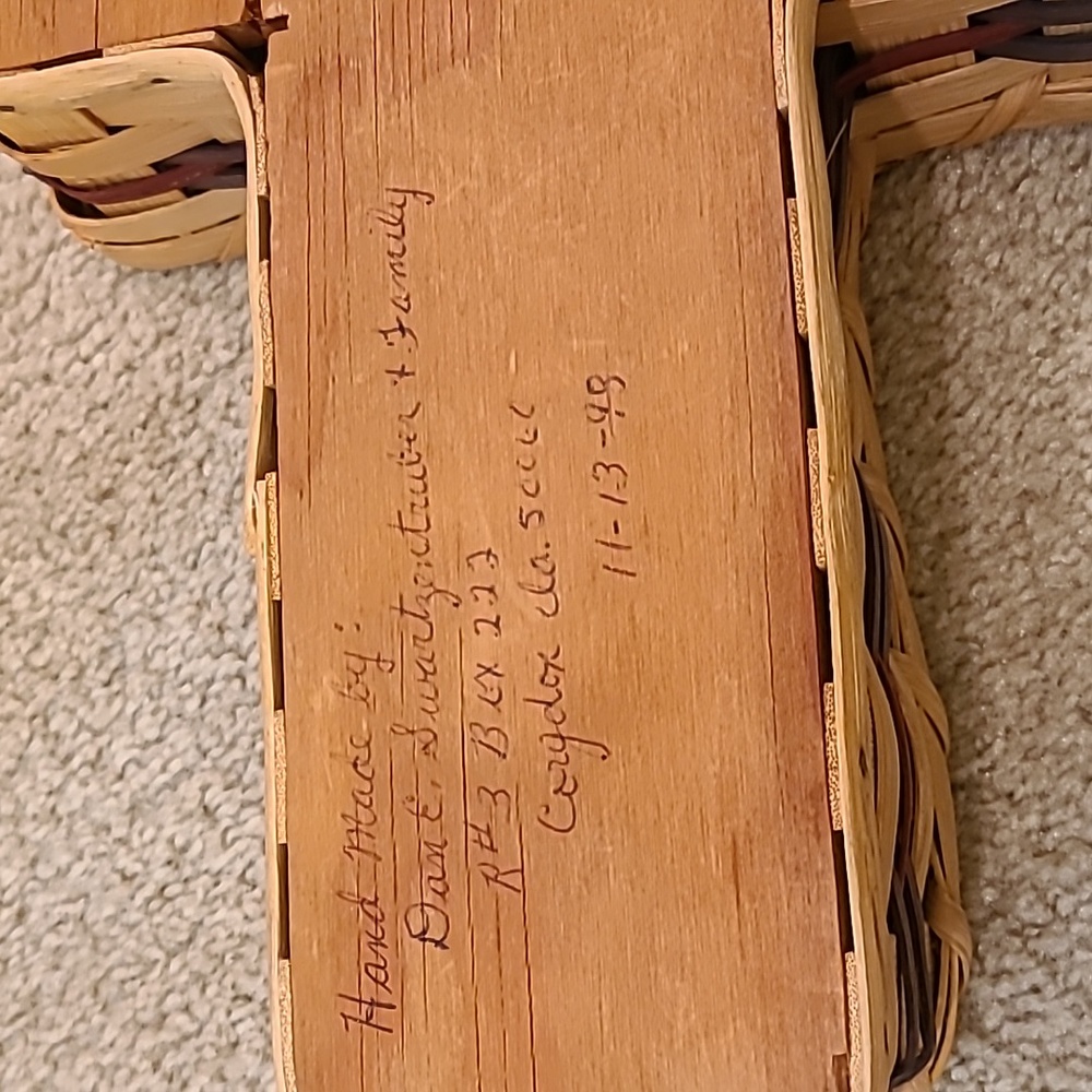 Vintage Hamdmade Cross ✝️ Basket - Picture 6 of 6